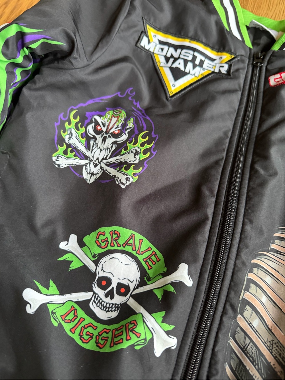 Monster Jam Grave Digger Kids Black and Green Jacket Size 8 - Picture 3 of 5
